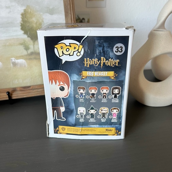 (Damaged box) | Vaulted #33 Fred Weasley Funko Pop Figure - Picture 2 of 10